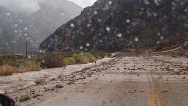 tras los aludes en ruta nacional 7, se restablece el transito en alta montana