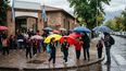 Súper Niño en las escuelas de Mendoza: el protocolo de la DGE ante lluvias y tormentas. Imagen creada con IA
