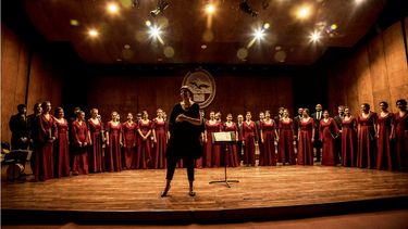 El Coro Universitario de Mendoza y Violetta Club se unen en un concierto dedicado a la música barroca.