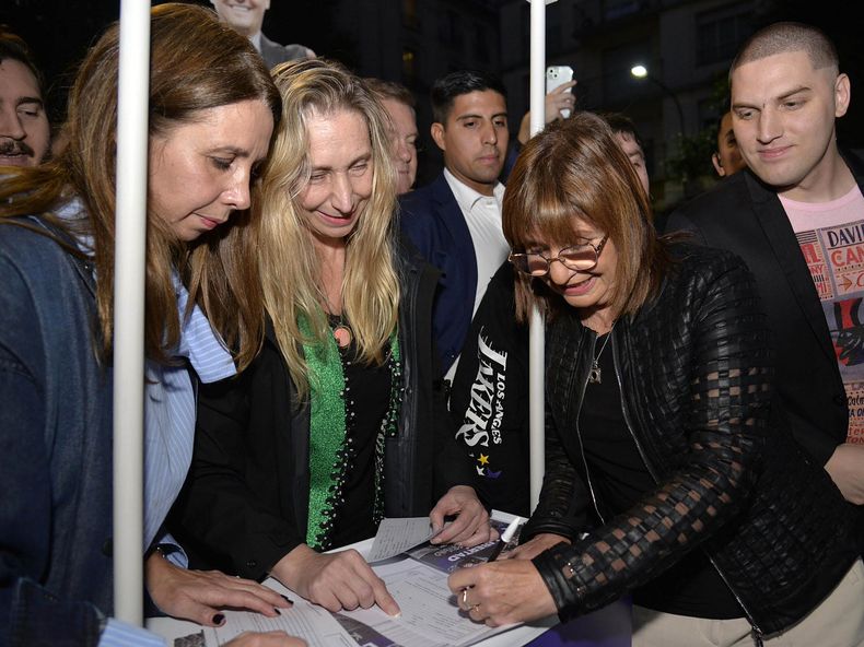 Patricia Bullrich se refirió a la filtración de audios de Karina Milei y denunció espionaje ilegal.
