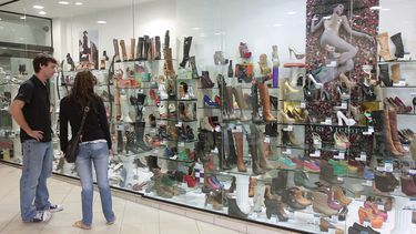 Las ventas minoristas siguen en caída libre: bajaron 10,7% en mayo