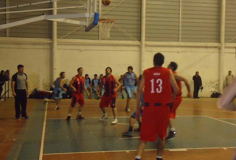 14  7ma. Clausura. Andes Talleres se llevó una buena victoria de San Rafael. Venció a Deportivo Argentino por 84 a 79.  Miércoles 27.8.14