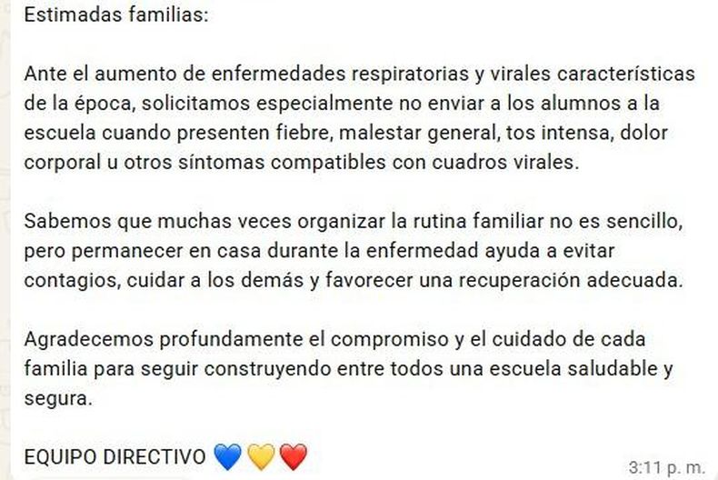 Algunos de los comunicados enviados por las autoridades escolares.