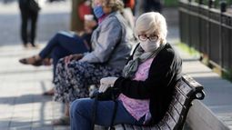 Hoy cobran jubilados que perciben haberes inferiores a $ 21.393 y DNI finalizado en 7