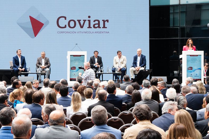Desayuno de la COVIAR.