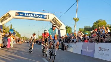 Rodrigo Díaz celebró en Maipú tras imponerse en una de las etapas más duras de la Vuelta Ciclista de Mendoza. Rodrigo Díaz celebró en Maipú tras imponerse en una de las etapas más duras de la Vuelta Ciclista de Mendoza.