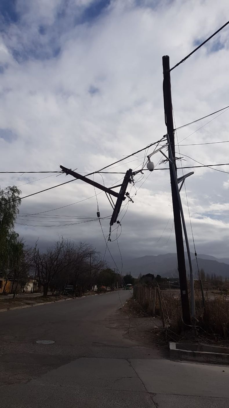 Por efecto del Zonda continúan los cortes de luz en varias zonas