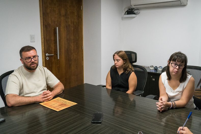 Nicolás Quintana junto a Anabel Alí y María del Valle Salido.