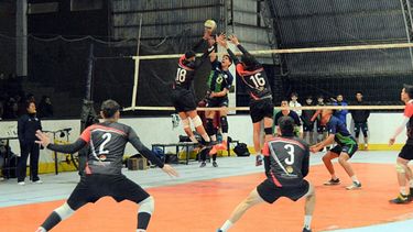 voley de mendoza: la uncuyo fue fuerte de local y derroto a la muni de san martin