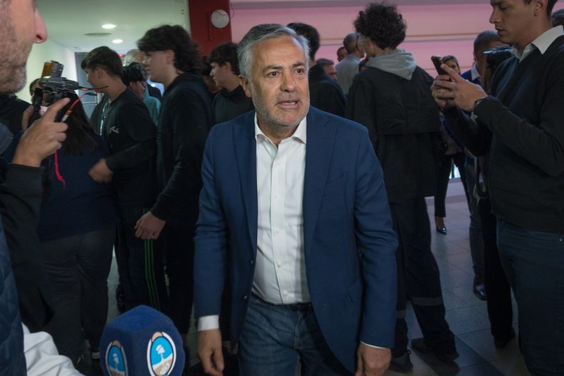 El gobernador Alfredo Cornejo su participación en el Centro de Estudios del Cobre y la Minería en Chile.