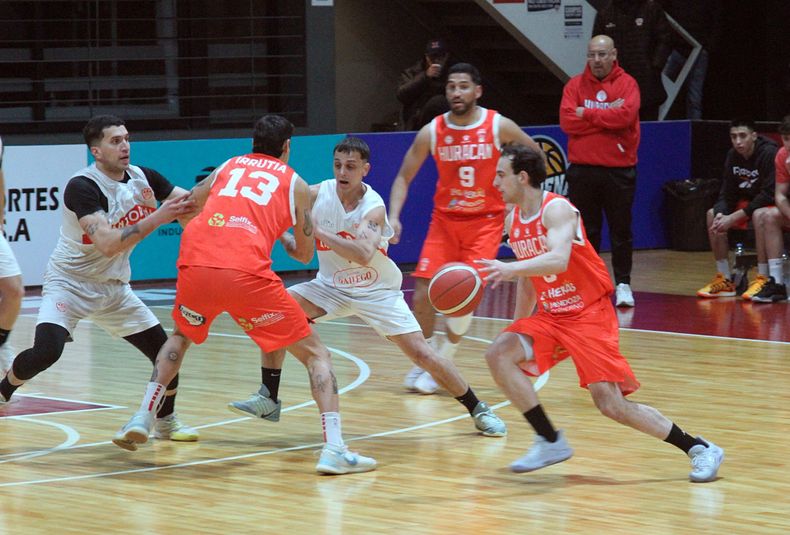 Huracán Las Heras ratificó su gran presente y se metió en la final del torneo Apertura de básquet.