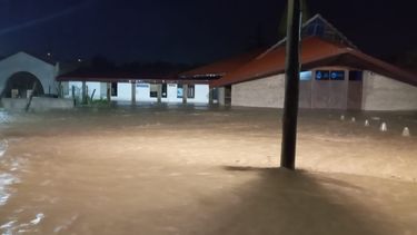 Casas inundadas en San Carlos: vecinos todavía esperan soluciones.