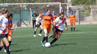 Sitio Andino | 22 Se dieron a conocer los reglamentos del fútbol femenino de primera A y B. Martes 08 03 22