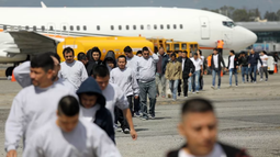 El primer vuelo fletado tendrá como destino final el Aeropuerto Internacional de Ezeiza.