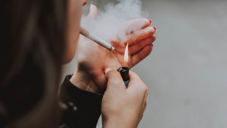 “Fumar se vuelve un bastón emocional”: la advertencia de una especialista en el marco del Día Mundial sin Tabaco.