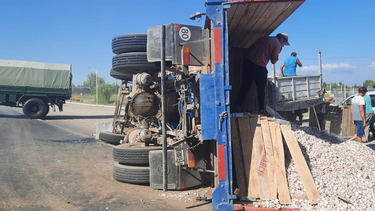 Sitio Andino | camion volcado con ajo.png
