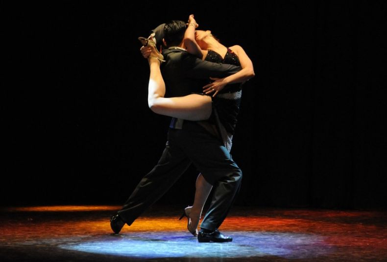 Bailarines de tango, tango, bailarines, tango por los caminos del vino