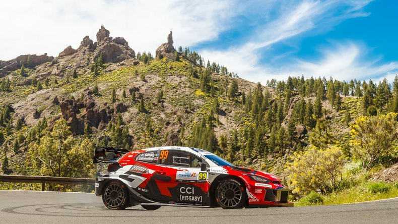 Sébastien Ogier volvió a la victoria en el WRC en un rally marcado por el abandono de Solberg.