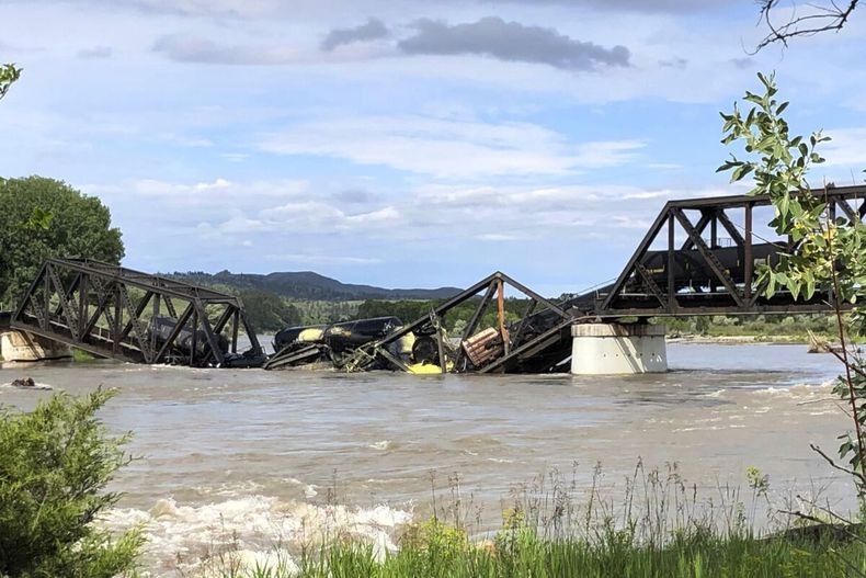 Estados Unidos: medidas de emergencia para el tratamiento del agua tras la caída del tren.