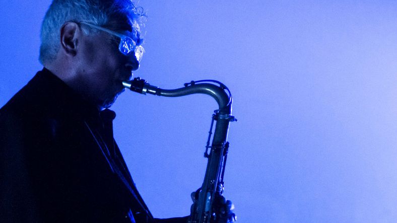 Bernardo Baraj homenajea a Gato Barbieri en la Nave UNCuyo.