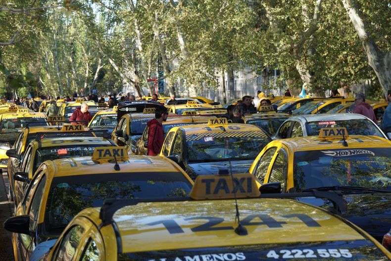 Taxis: la protesta que terminó en caos vehicular y la dura respuesta del Gobierno.