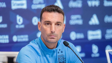 Lionel Scaloni tendría decidido adelantar la confirmación de los 26 convocados de Argentina para el Mundial 2026. Lionel Scaloni tendría decidido adelantar la confirmación de los 26 convocados de Argentina para el Mundial 2026.