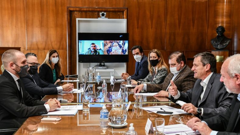 El Gobierno adelantó los aumentos del Salario Mínimo, Vital y Móvil