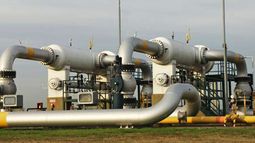 La UIA reclamó inversiones para ampliar el abastecimiento de gas de Vaca Muerta y reducir los costos energéticos de las industrias y pymes del país. La UIA reclamó inversiones para ampliar el abastecimiento de gas de Vaca Muerta y reducir los costos energéticos de las industrias y pymes del país.