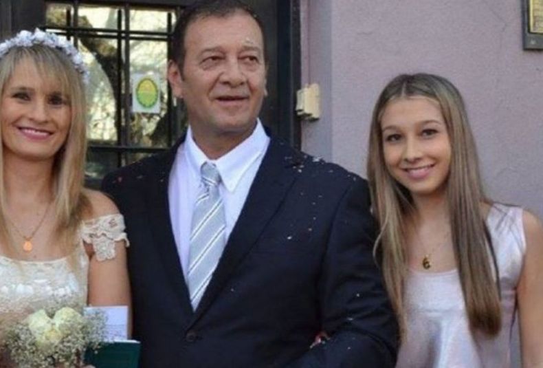 Nahir junto a su padre.