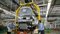 Automotrices prometieron invertir en el país 5 mil millones de dólares hasta 2021