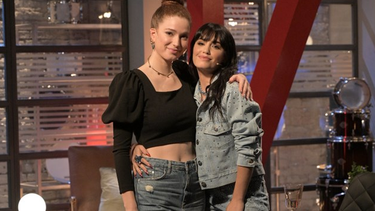 Lali se puso hot con Luzía: Me quedé desnuda.
