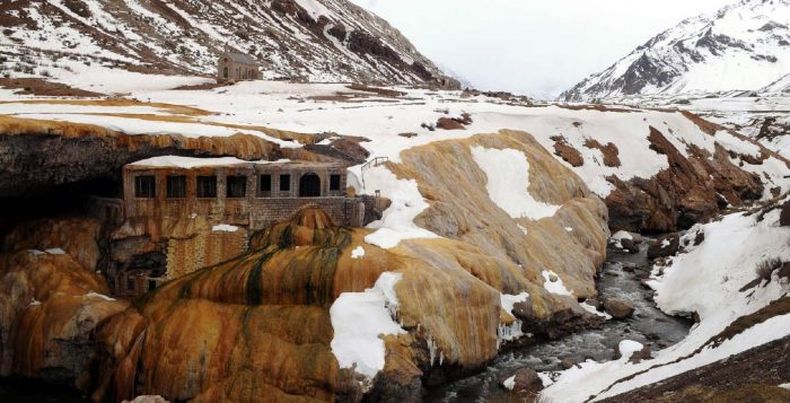 Puente del Inca: un lugar muy visitado por los turistas