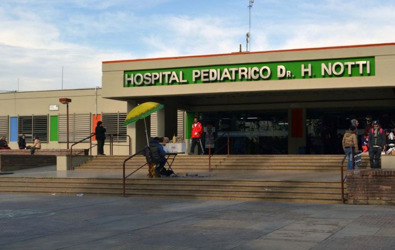 El Hospital Notti recibe alrededor de 10 niños por día por mordeduras de perros.