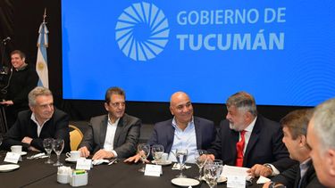 El ministro de Economía, Sergio Massa, junto al gobernador de Tucumán, Jorge Manzur.