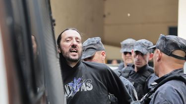Actualmente, permanece detenido a la espera de una audiencia