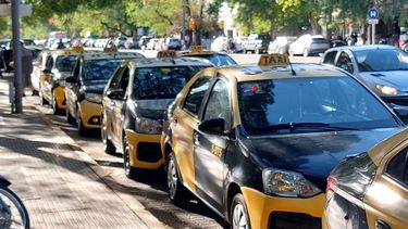 Aumento del GNC pone en jaque el funcionamiento de taxis y remises en el sur.
