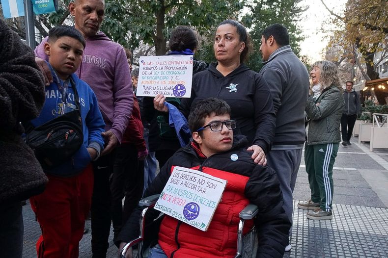 Entre las principales preocupaciones de las familias se encuentran la interrupción de pensiones y la falta de acceso a profesionales esenciales