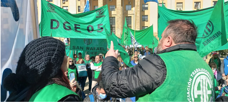 Trabajadores de Salud podrán acceder a una carrera administrativa