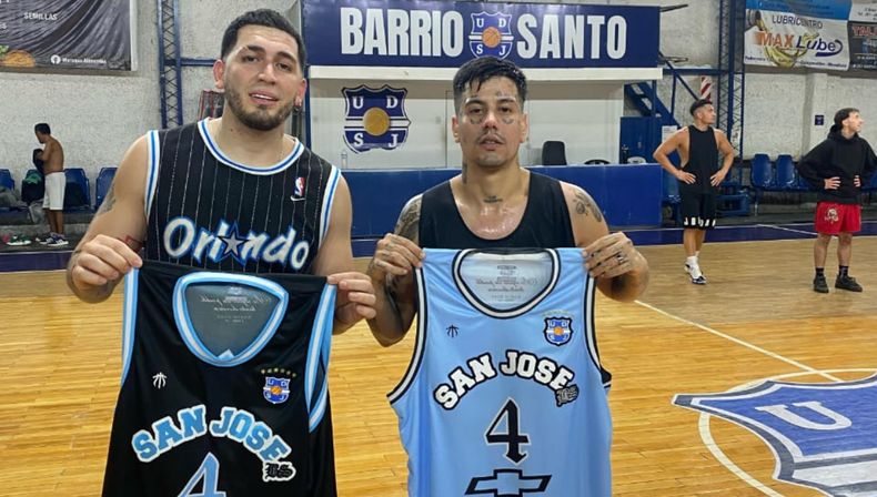El Duki en Mendoza: antes de su show se tomó el tiempo para jugar un picadito en San José