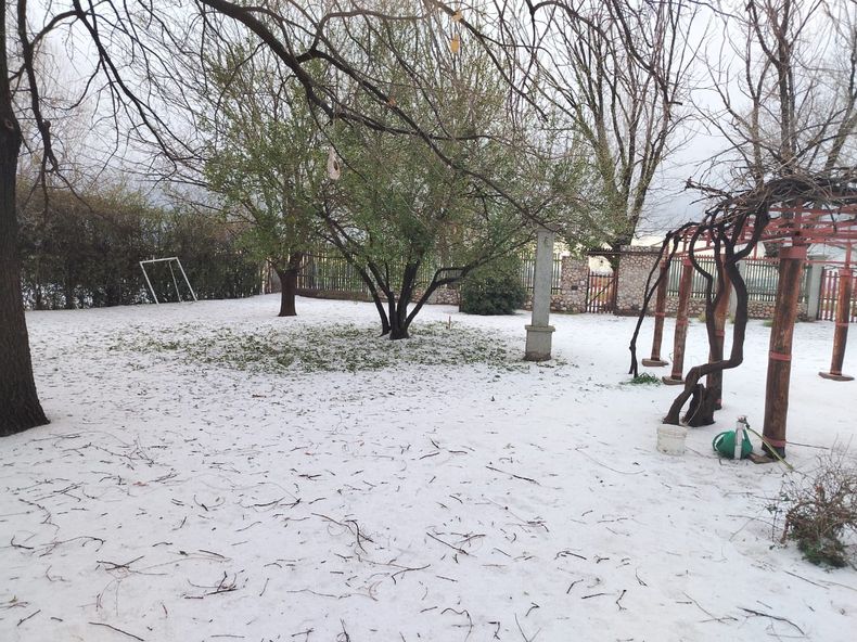Así fue la inesperada tormenta de granizo que cayó en La Consulta en pleno festejo por la Primavera