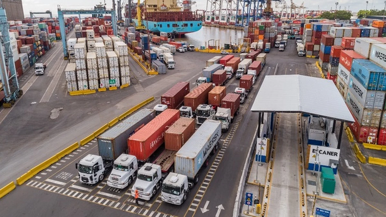 El Ejecutivo busca que los importadores utilicen los dólares que entraron al blanqueo para pagar las importaciones.