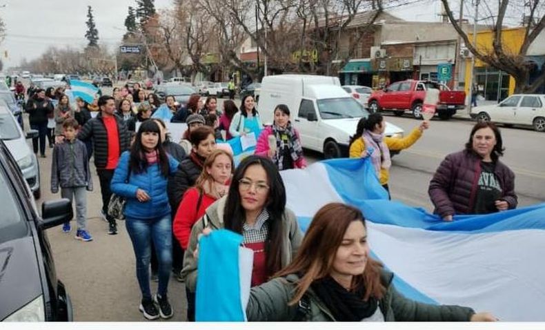 Marcha de docentes y no docentes por Tunuyan.jpeg