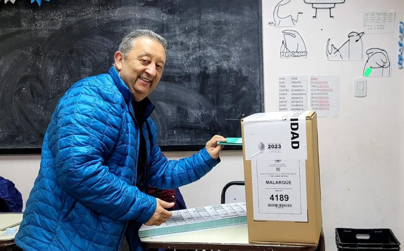 Celso Jaque emitió su voto en las PASO 2023. Celso Jaque emitió su voto en las PASO 2023.