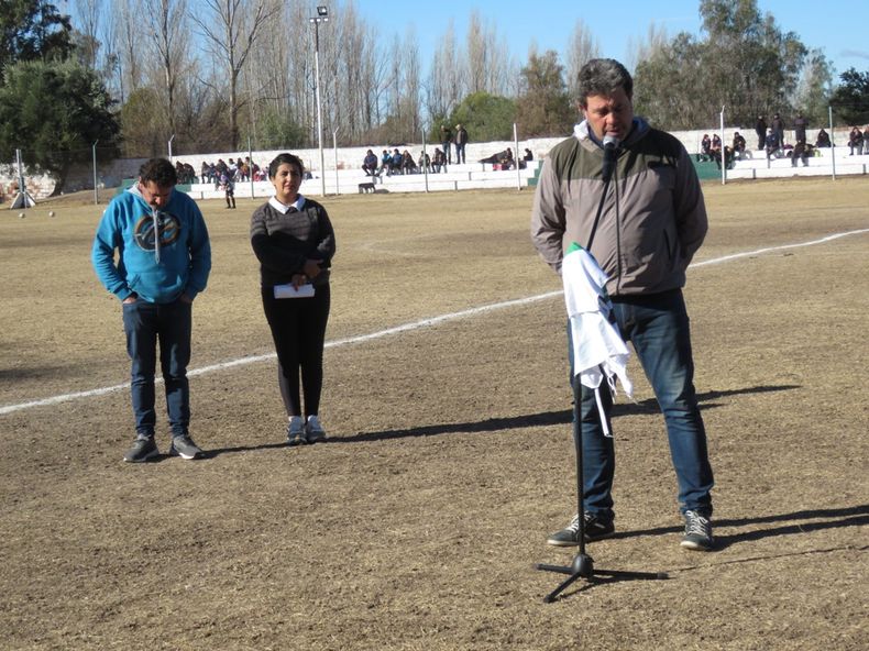 Rincón del Atuel. el presidente del club haciendo uso de la palabra.