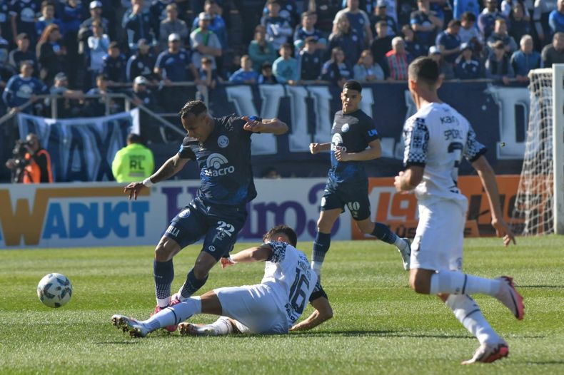 Independiente Rivadavia le gana al Rojo en el Gargantini con gol de Villa.