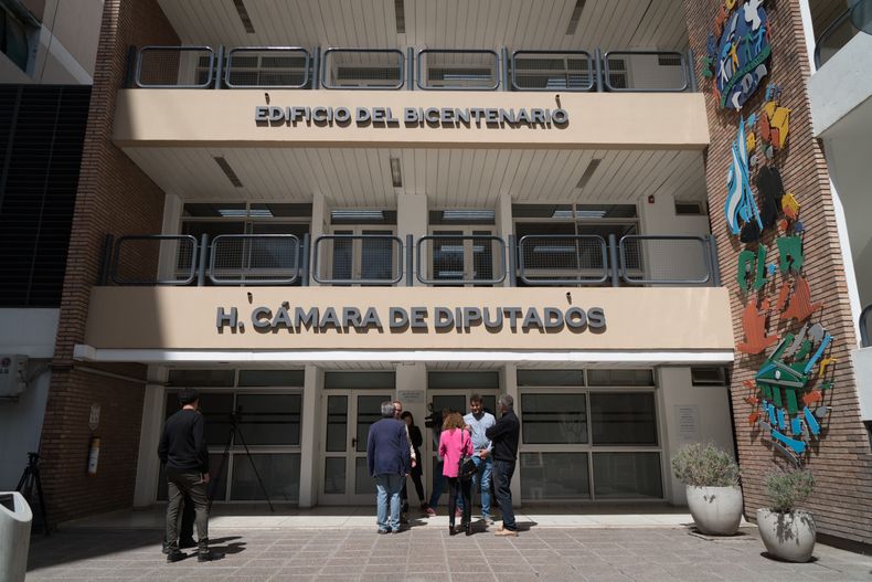 Continúa el debate por el proyecto de OSEP en la Legislatura.