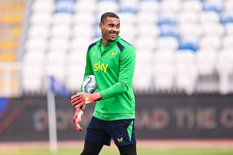 Gavin Bazunu, arquero de Irlanda, explicó públicamente por qué decidió no jugar frente a Israel por la Nations League.