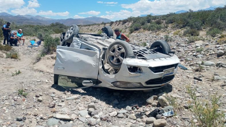 Una pareja bonaerense volcó en la ruta camino a Las Leñas