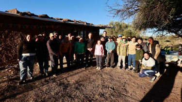 Omar Félix visitó la Fundación Tremo Kawell en San Rafael.