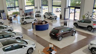Cambia el impuesto al lujo en autos y suben precios